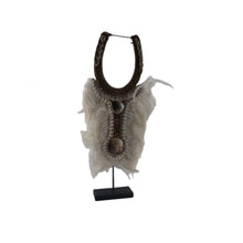 Cargar imagen en el visor de la galería, Shell Necklace On Stand Take From WH