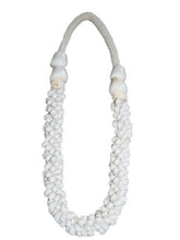 Cargar imagen en el visor de la galería, Collar Blanco Conchas