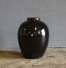 Cargar imagen en el visor de la galería, Jarron Negro 63.5 X 63.5 X 68.5 CM