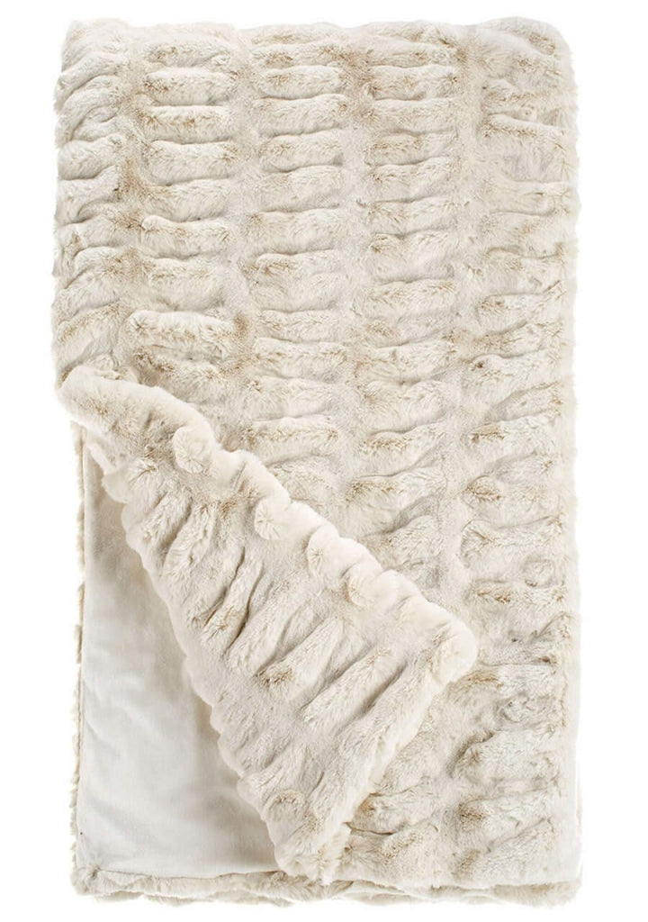 Cobija Snow Mink