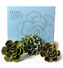 Cargar imagen en el visor de la galería, Set  de 3 Flores de  Ceramica para pared