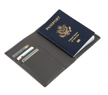 Cargar imagen en el visor de la galería, Porta pasaporte en Piel Genuina Color Azul