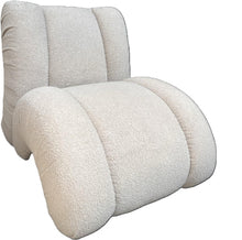 Cargar imagen en el visor de la galería, Silla Orion 76W x 93H cm