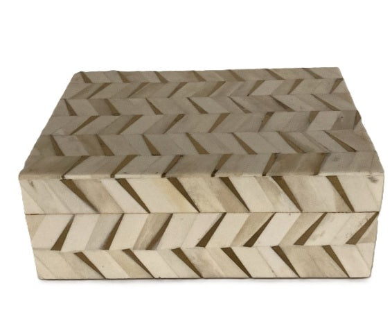 Caja con Diseño en Líneas
