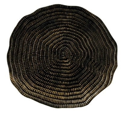 Bajo plato tronco arbol