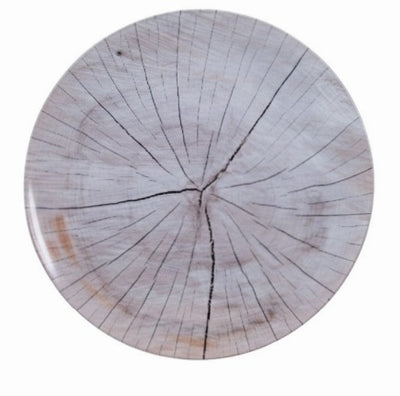 Bajo plato arbol de pino