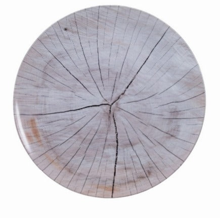 Bajo plato arbol de pino